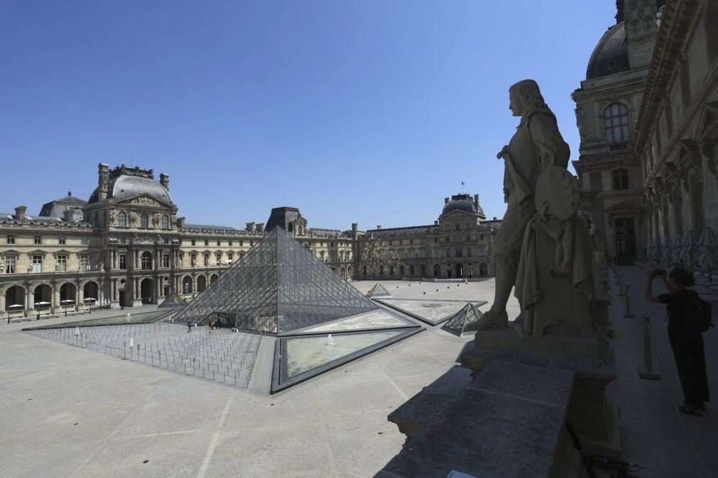 Visitantes do Louvre de regresso a níveis pré-covid e Museu do Prado bate recorde