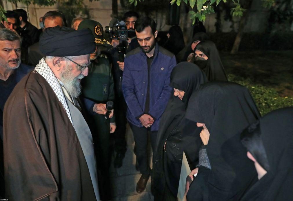 Ayatollah Khamenei promete 