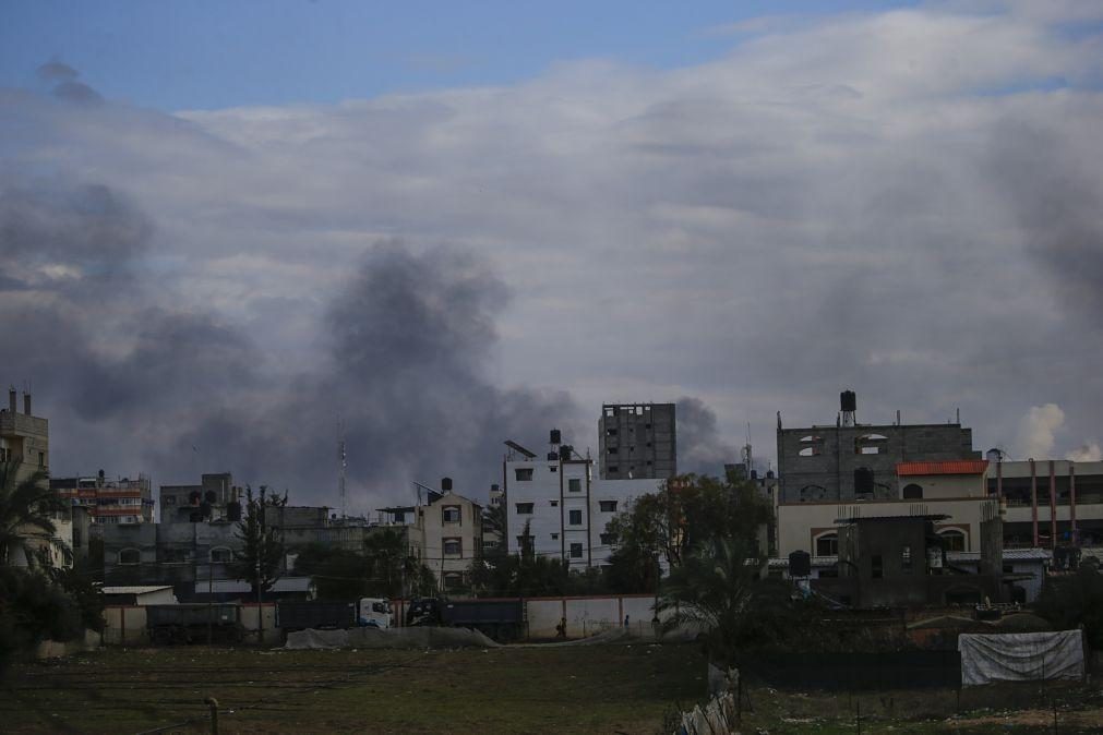 Dezenas de palestinianos foram mortos ou feridos hoje em Gaza