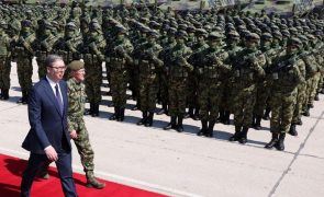 Sérvia admite reintroduzir serviço militar obrigatório face a tensões nos Balcãs