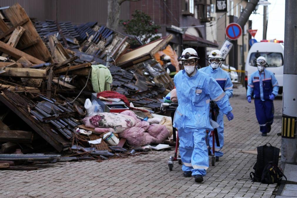Pelo menos 242 desparecidos e 92 mortos em sismo no Japão
