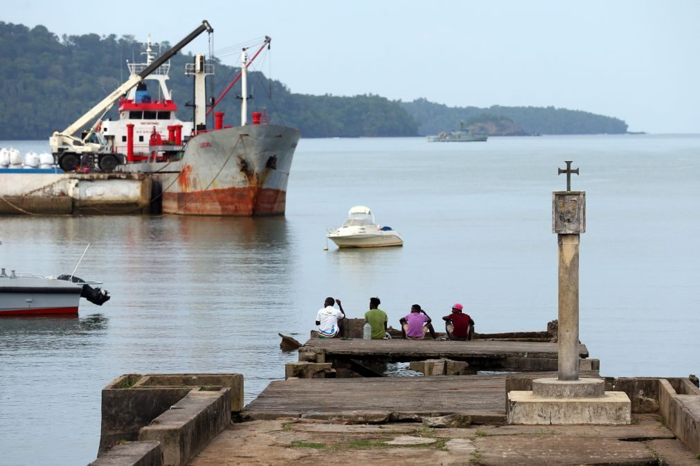 Governo são-tomense anula contrato de gestão do porto -- Sindicato