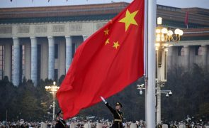 China aprova sanções contra cinco empresas de defesa dos Estados Unidos