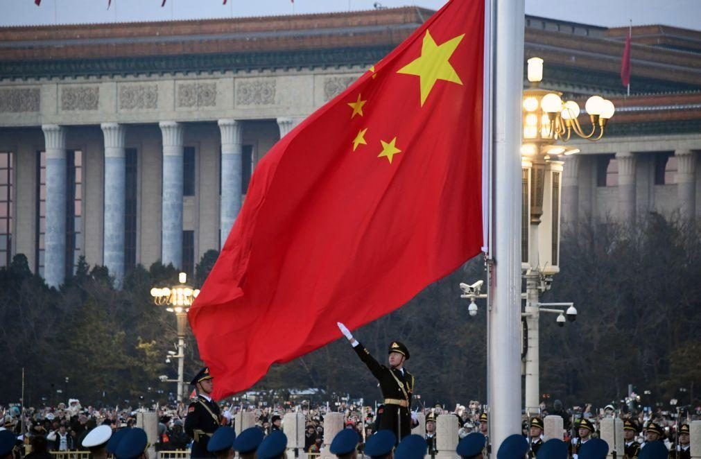 China aprova sanções contra cinco empresas de defesa dos Estados Unidos