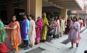 Comissão eleitoral do Bangladesh situa abstenção nos 60% e oposição aplaude