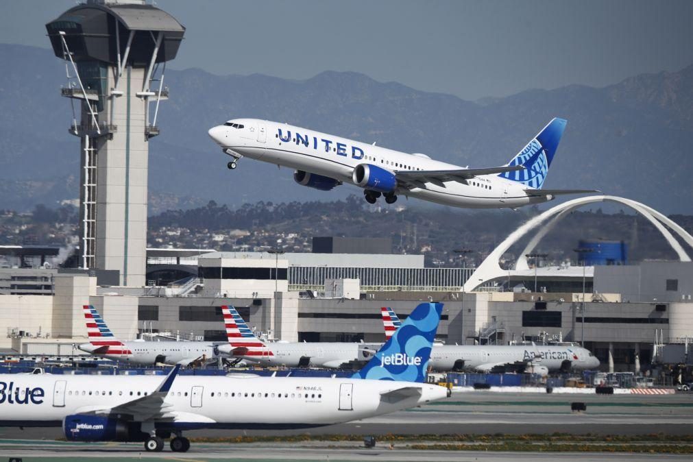 Companhias aéreas cancelam 350 voos nos EUA após incidente com avião da Boeing