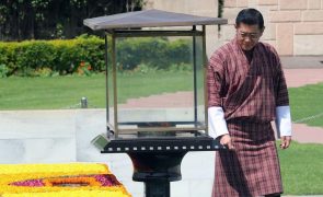 Butão vota em legislativas dominadas por problemas económicos