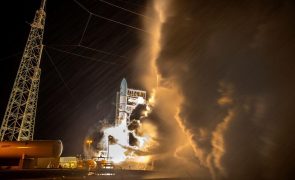 Missão norte-americana abandona meta de ida à Lua após derrame de combustível