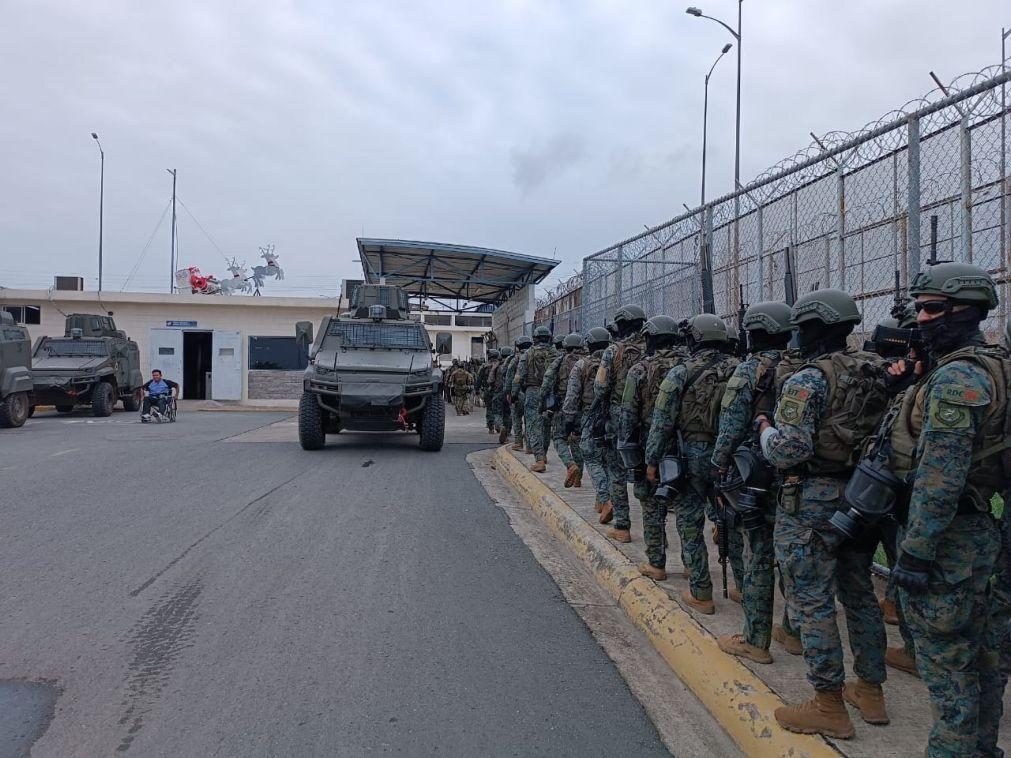Quatro polícias sequestrados durante estado de emergência no Equador