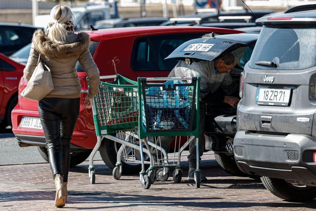 Preço de 14 produtos essenciais subiram acima dos 6% após fim do IVA Zero