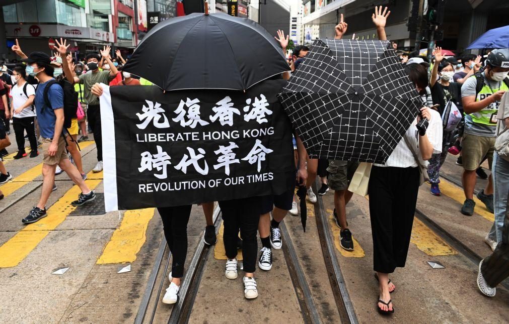 Três meses de prisão para homem com T-shirt que apela à libertação de Hong Kong