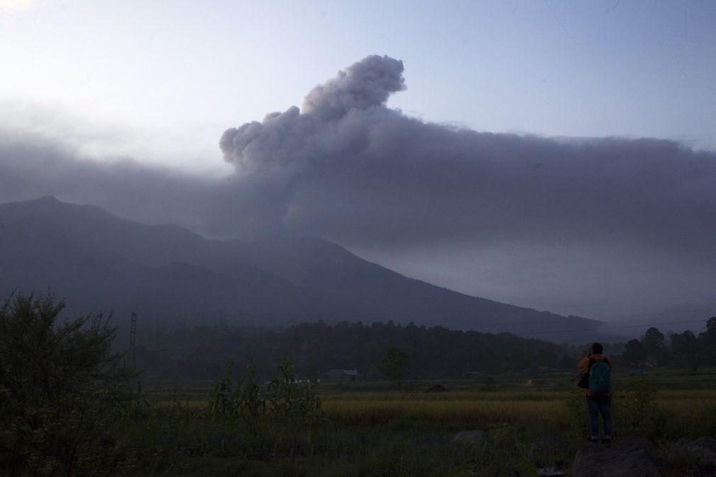 Indonésia eleva alerta para nível máximo em ilha devido a possível erupção