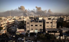 Ataque israelita atinge ambulância e mata quatro socorristas em Gaza