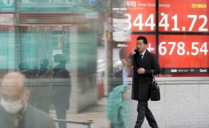 Bolsa de Tóquio fecha a ganhar 1,77%