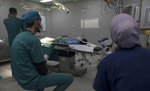 Ajuda chega a hospital no norte de Gaza após duas semanas de bloqueio