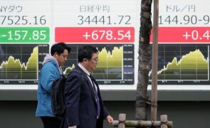 Bolsa de Tóquio fecha a ganhar 1,5%