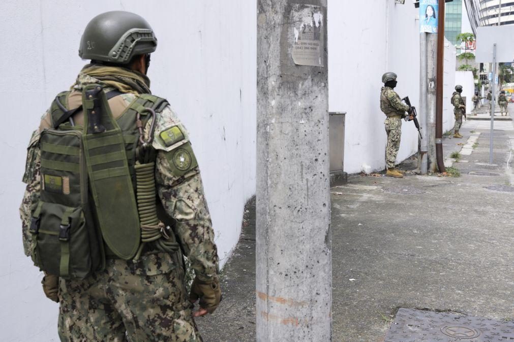 Número de reclusos mortos durante motins nas prisões do Equador sobe para três