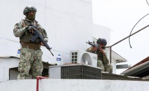 Forças Armadas do Equador recuperam o controlo de duas prisões após motins
