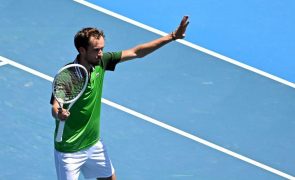 Medvedev qualifica-se para segunda ronda do Open da Austrália