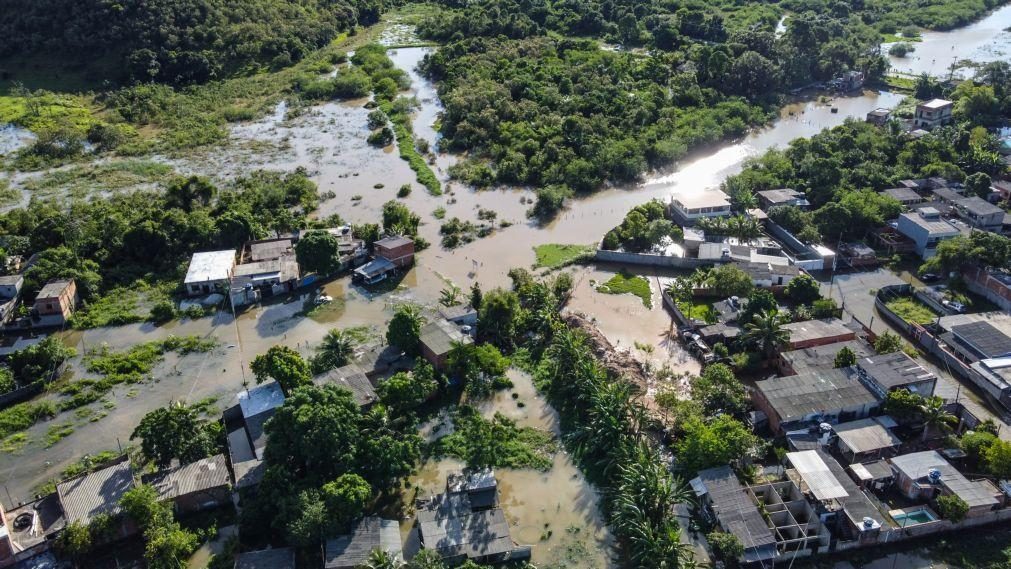 Pelo menos 13 mortos e nove mil desalojados devido a chuva no Rio de Janeiro