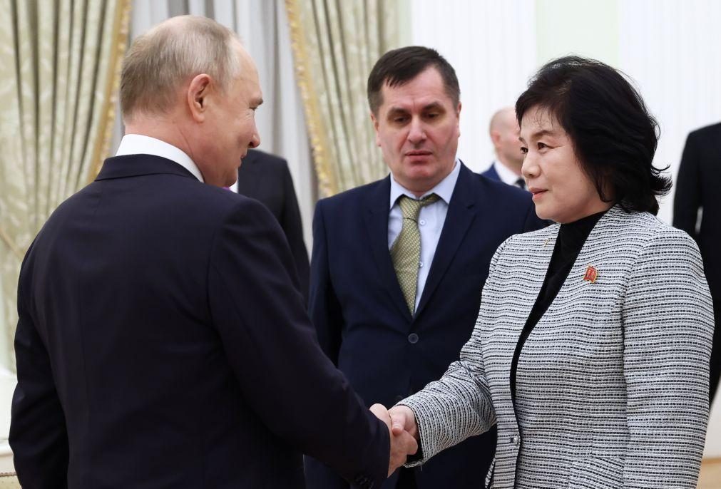 Putin recebe ministra dos Negócios Estrangeiros norte-coreana no Kremlin