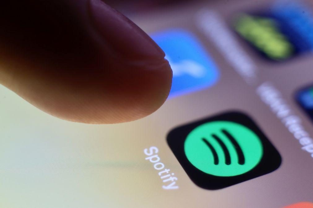 Parlamento Europeu quer que plataformas de 'streaming' de música paguem mais aos artistas