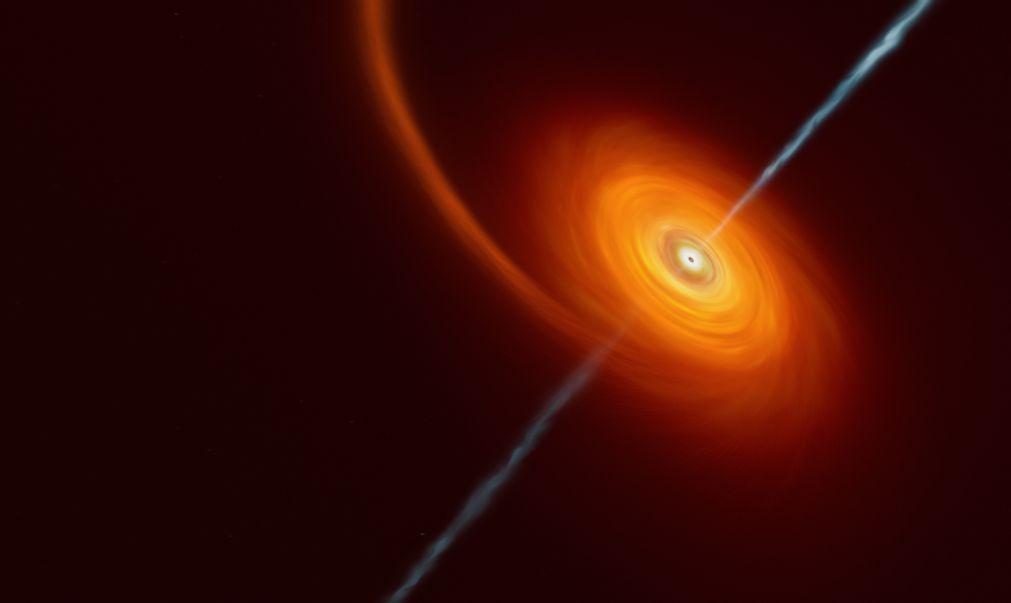 Astrofísicos descobrem buraco negro mais antigo