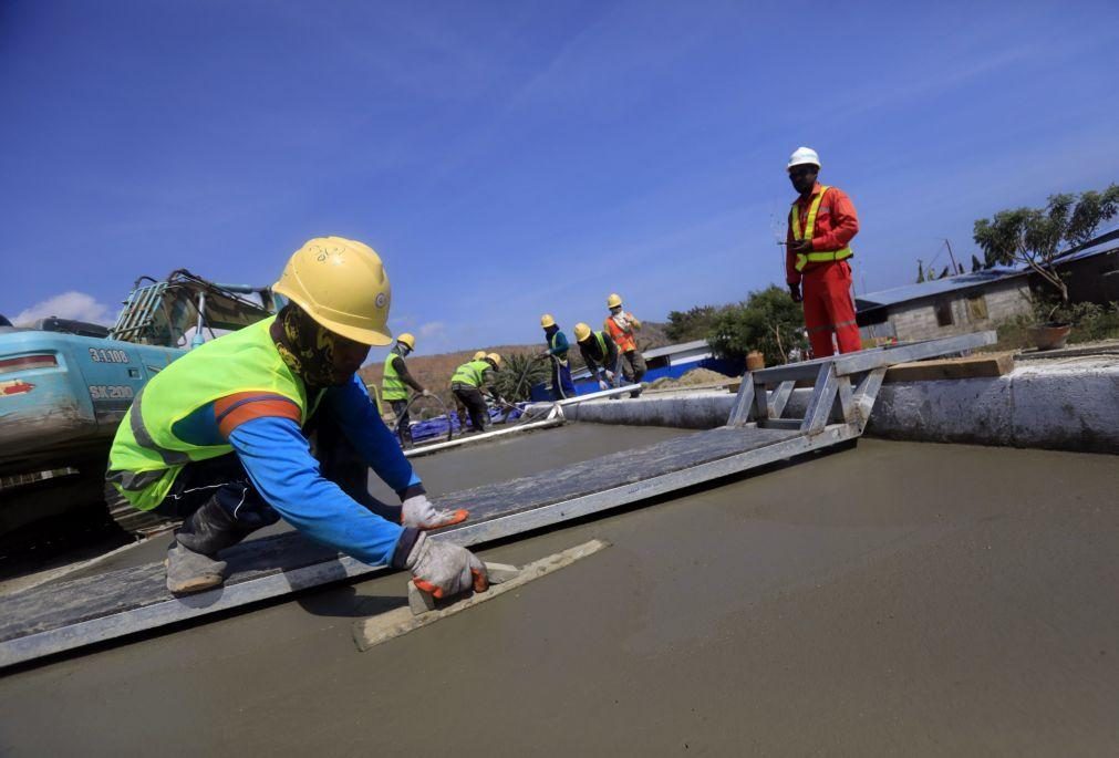 Produção na construção recua em novembro na zona euro e UE