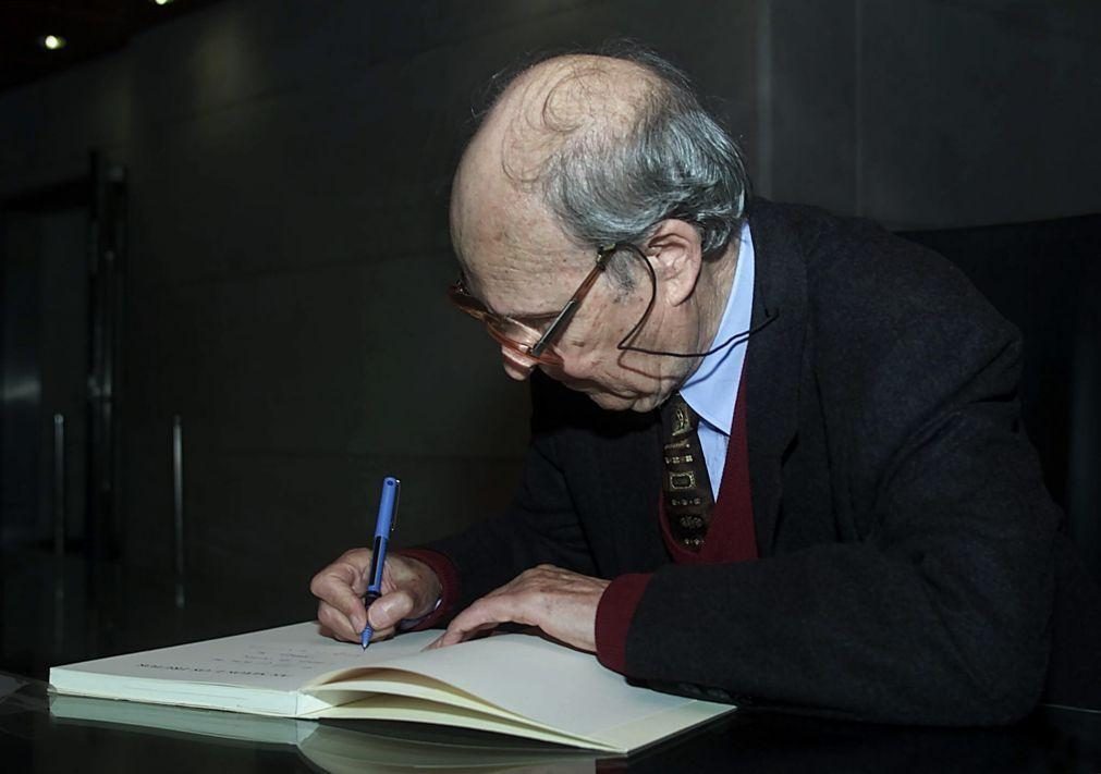 Mais de 400 poemas e manuscritos integram Biblioteca Digital Eugénio de Andrade