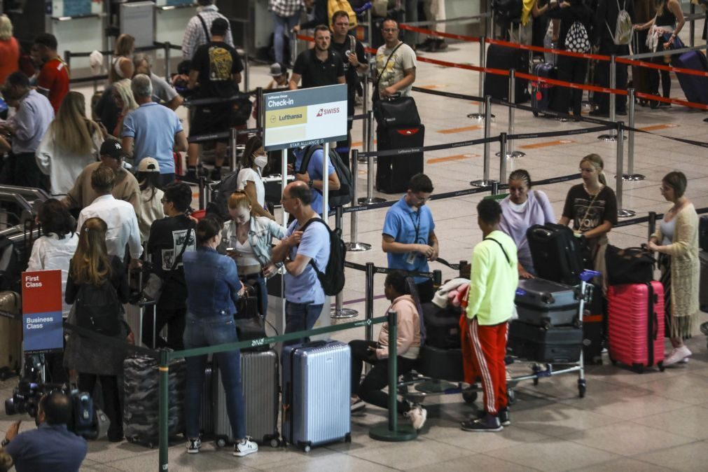 Número de passageiros nos aeroportos portugueses sobe 19% para 66,3 milhões em 2023