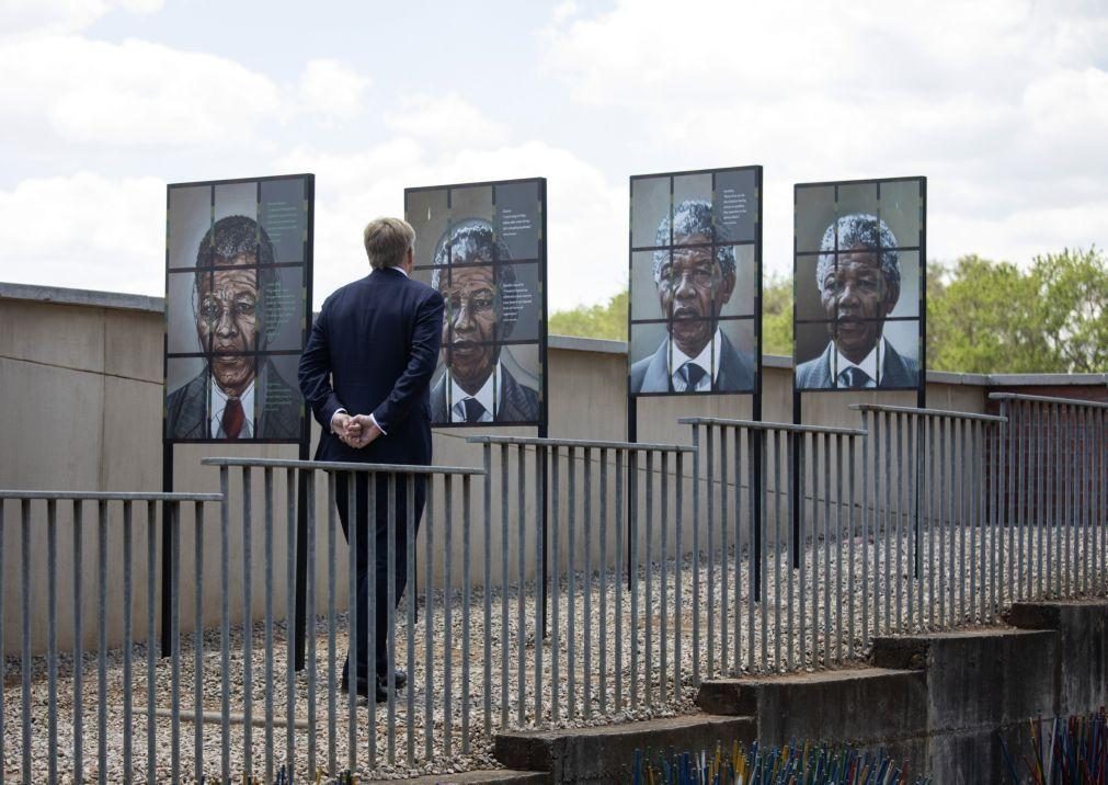 Governo sul-africano diz que vai impedir leilão de artefactos históricos de Mandela