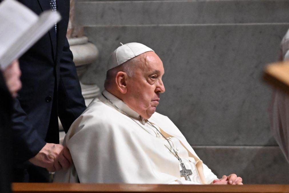 Papa diz-se escandalizado por filhos não visitarem pais em lares