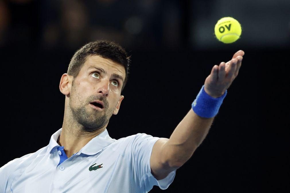 Djokovic vence Mannarino e está nos quartos de final do Open da Austrália