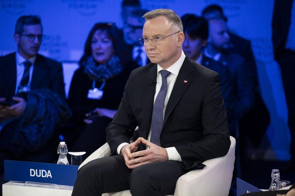 PR polaco acusa UE de forçar mudança de governo ao reter fundos comunitários