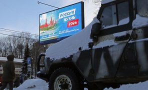 Milhares de russos apoiam candidato presidencial que desafia Putin