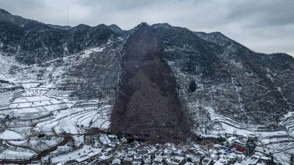 Sobe para 11 número de mortos causado por aluimento de terras no sudoeste da China