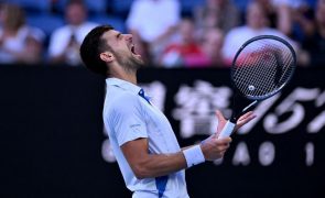 Djokovic vence Taylor Fritz e segue para as meias-finais do Open da Austrália