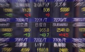 Bolsa de Tóquio fecha a perder 0,8%