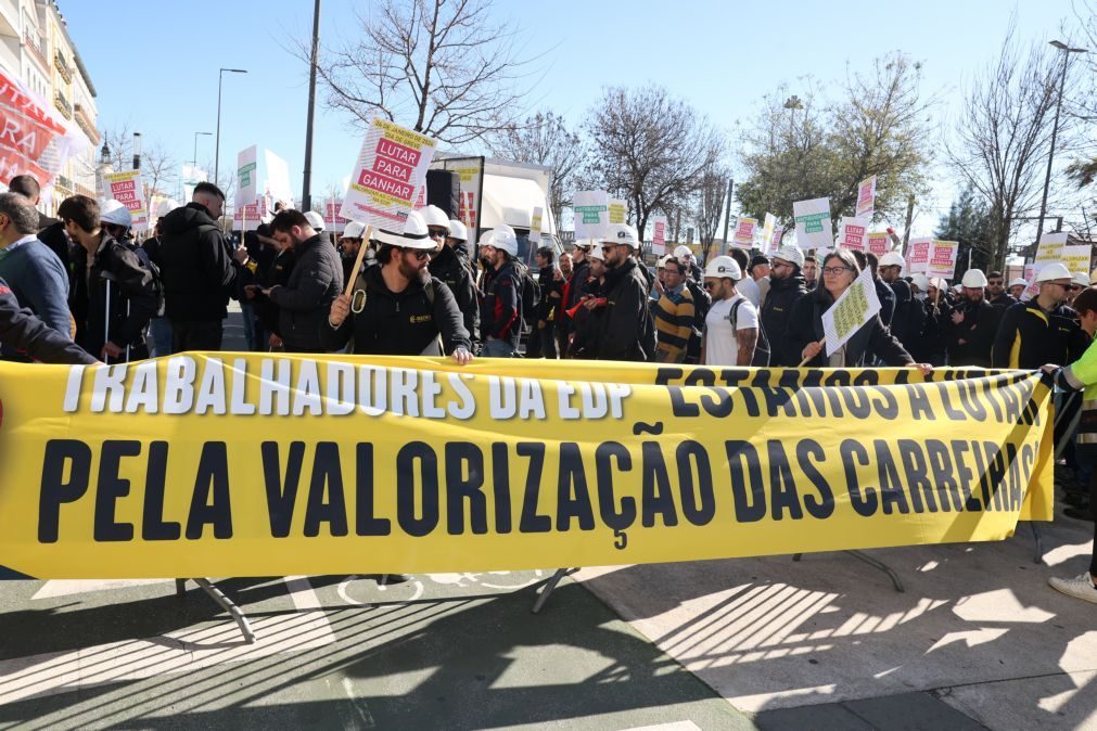 Centenas de trabalhadores da EDP protestam em Lisboa pela valorização das carreiras