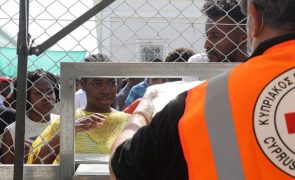 Autoridades do Chipre resgatam cerca de 60 migrantes de um barco à deriva no Mediterrâneo
