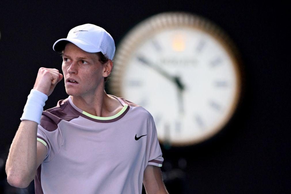 Novak Djokovic eliminado por Jannik Sinner nas meias-finais do Open da Austrália