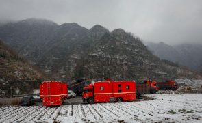 Declaradas mortas as 44 pessoas soterradas num deslizamento de terras no sul da China