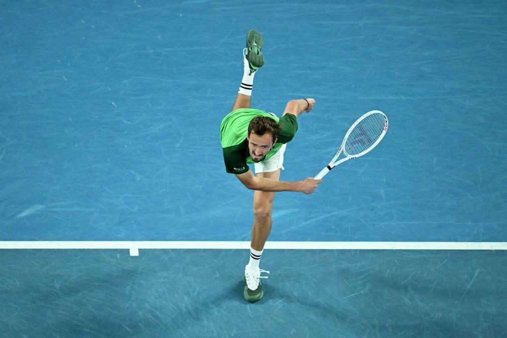 Medvedev dá a volta a dois sets de desvantagem e apura-se para a final do Open da Austrália