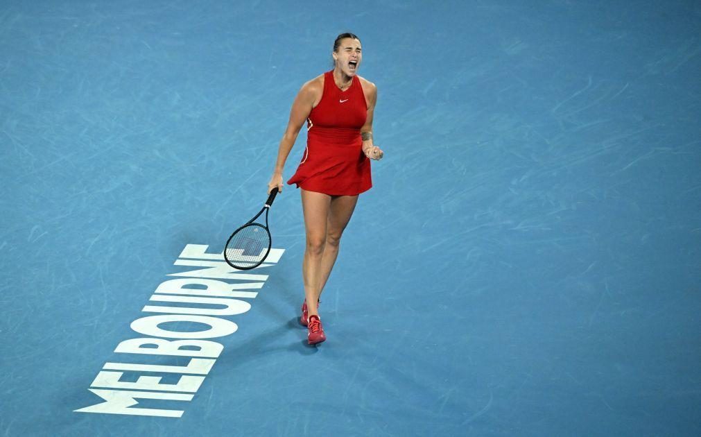 Sabalenka bate Zheng e revalidada título feminino no Open da Austrália de ténis