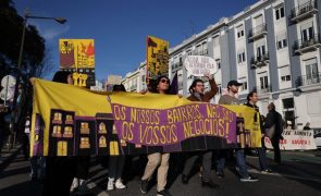 Várias centenas de pessoas concentradas em Lisboa para protesto pelo direito à habitação
