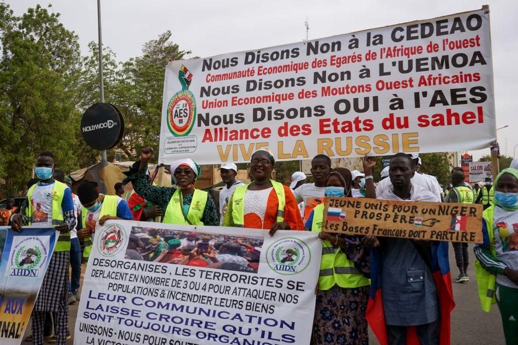 CEDEAO diz-se determinada em encontrar solução para Burkina Faso, Mali e Níger
