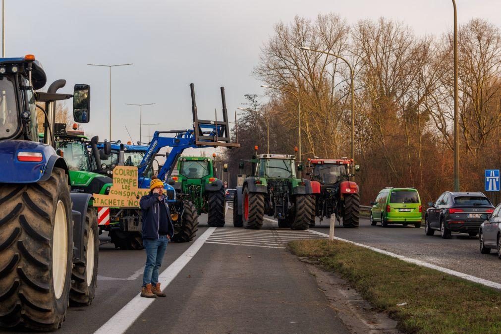 Camiões portugueses retidos em França devido aos bloqueios dos agricultores