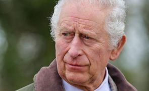 Rei Carlos III - Tem alta hospitalar no mesmo dia que Kate Middleton
