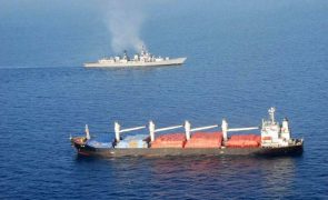 Marinha indiana resgata navio sequestrado por piratas da Somália