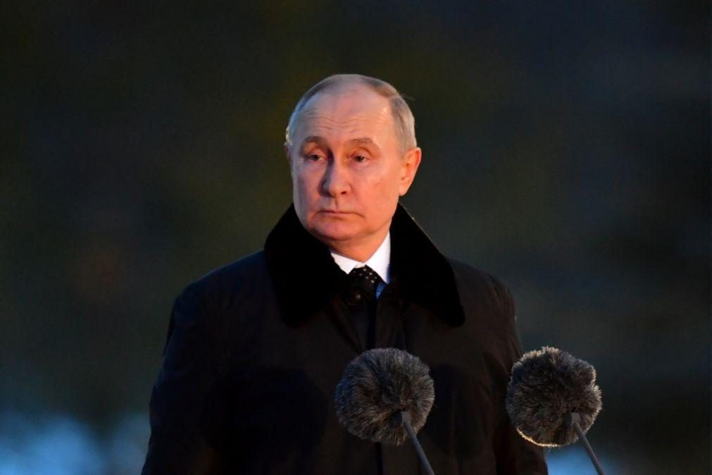 Conservador Sergei Baburin abandona corrida presidencial russa e apoia Putin